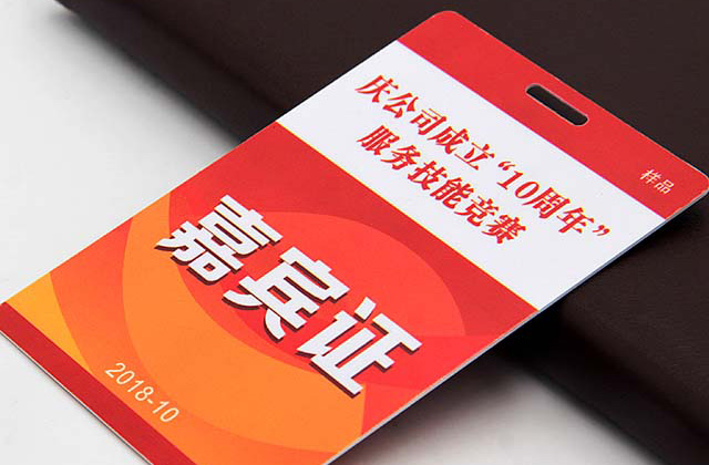 定制IC鑰匙扣腕帶哪家好？卡立方智能腕帶生產(chǎn)廠家您的不二選擇